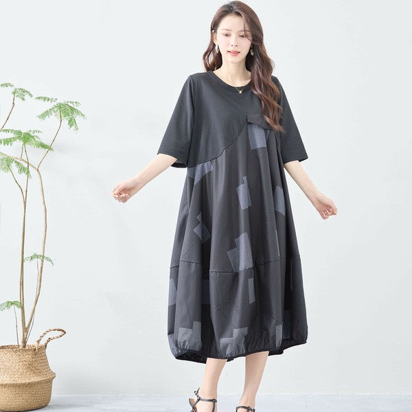 異素材切替バルーンワンピース C08-241D ブラック モデル正面着用 丸みのあるシルエットが特徴