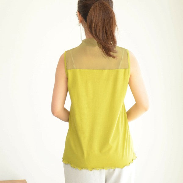 マスタードトップス D16039 後ろ姿 モデルバックスタイルで着用