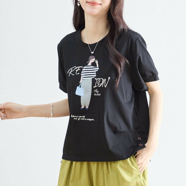 【M〜L】綿混・ガールグラフィックTシャツ|サイドボタン・半袖・カジュアル・N12-655