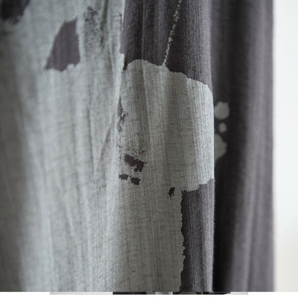 N82-262A ワンピース 裾プリント拡大 柄のディテールや質感が確認できる画像