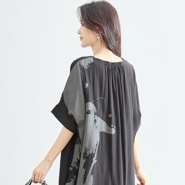 N82-262A ワンピース モデル後ろ姿 背中のラインとゆるやかなドレープ感が魅力