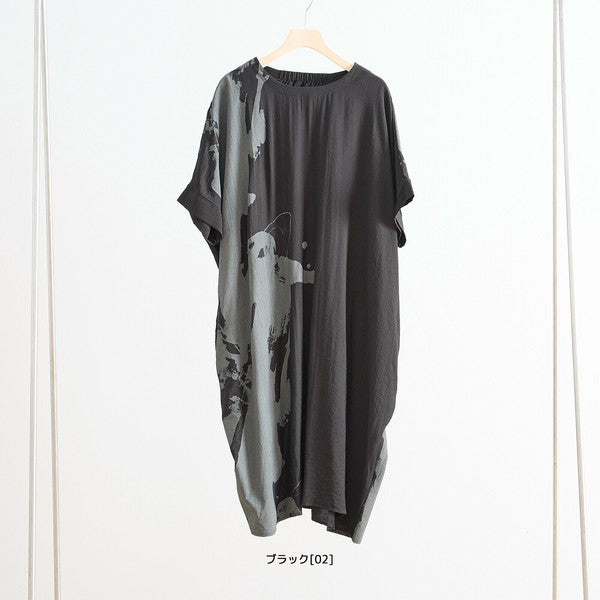 N82-262A ワンピース ハンガー吊り全体構図 アート風モノトーンデザインが映える一枚