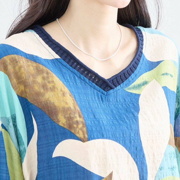 Vネックと首元のディテール リーフ柄コットンプルオーバー N13-234 クローズアップ