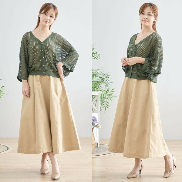 メッシュカーディガン カーキ 後ろ姿 モデルのナチュラルな動きが涼感を演出