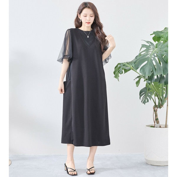 ジャンパースカート レース袖の透け感とふんわり感を見せる構図 モデル斜め構え