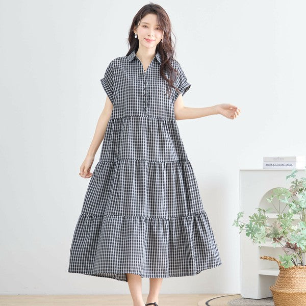 グレーチェックワンピース モデル正面ポーズ 落ち着いた色味と上品な雰囲気が特徴