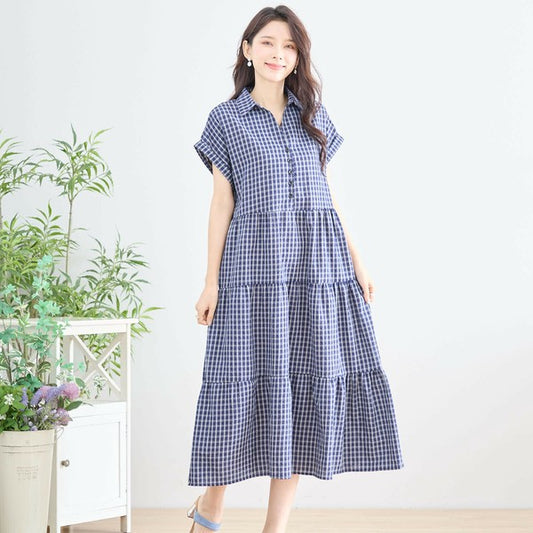 ネイビーチェック柄ティアードワンピース モデル正面着用 ナチュラルなAラインシルエット