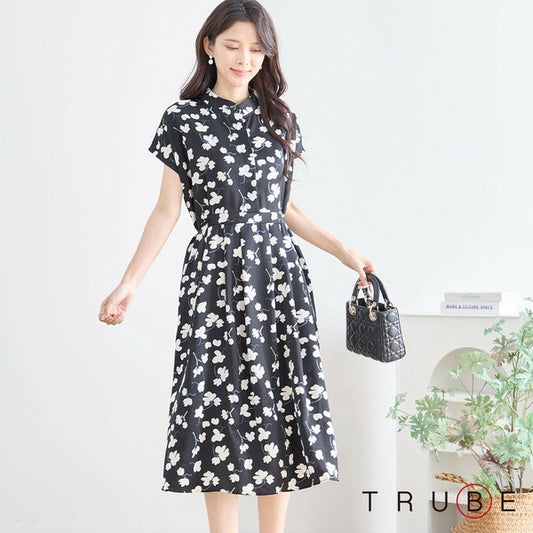 花柄シャツワンピース N53-041 ブラック モデル正面着用 ウエストマーク付きのきれいめデザイン