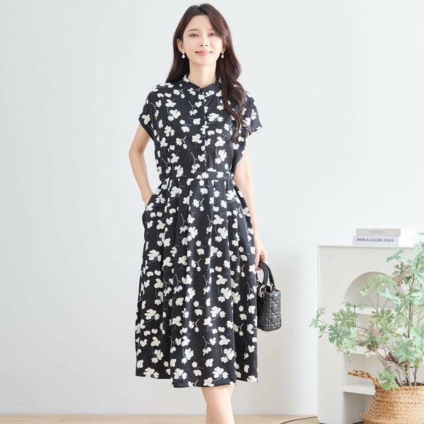 フラワープリントシャツワンピース N53-041 モデル正面 ゆったりシルエットのAラインコーデ