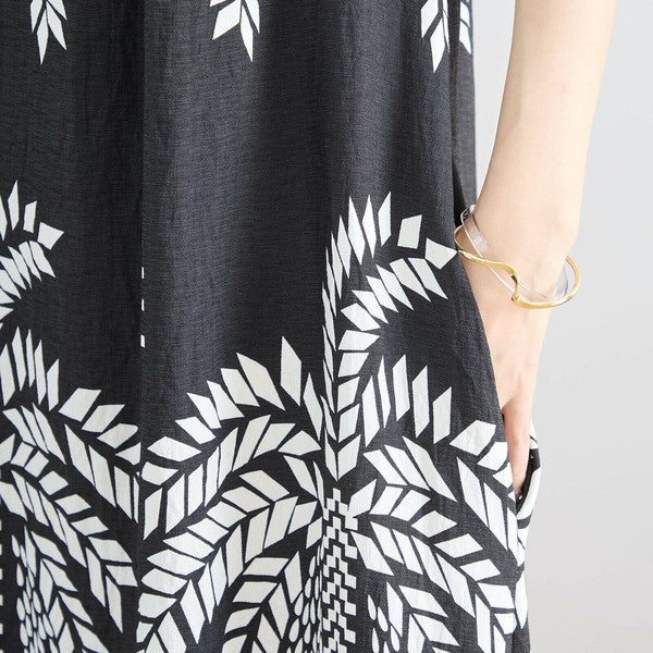 スカート裾のエスニック柄拡大 フェミニンで華やかなプリントがポイント