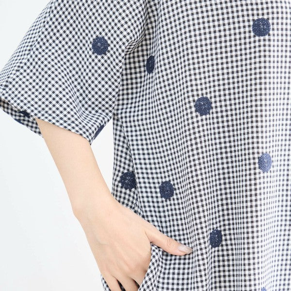 N83-175 ワンピース 袖とポケット拡大 ドット刺繍とギンガムの組み合わせが特徴的