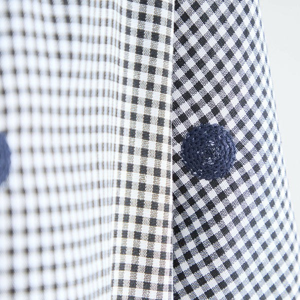 N83-175 ワンピース ギンガムチェックと刺繍ドットの拡大 生地感・質感の確認画像