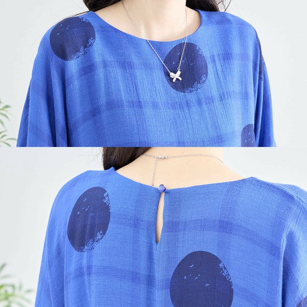 ネイビーのバルーン袖ブラウス デコルテが映える首元アップカット