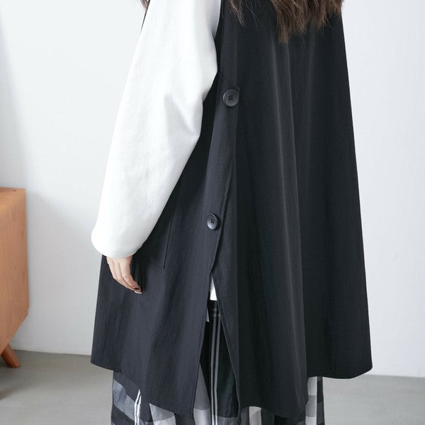 後ろ姿の広がりシルエット 裾フレアが綺麗に広がる後ろ裾ディテール