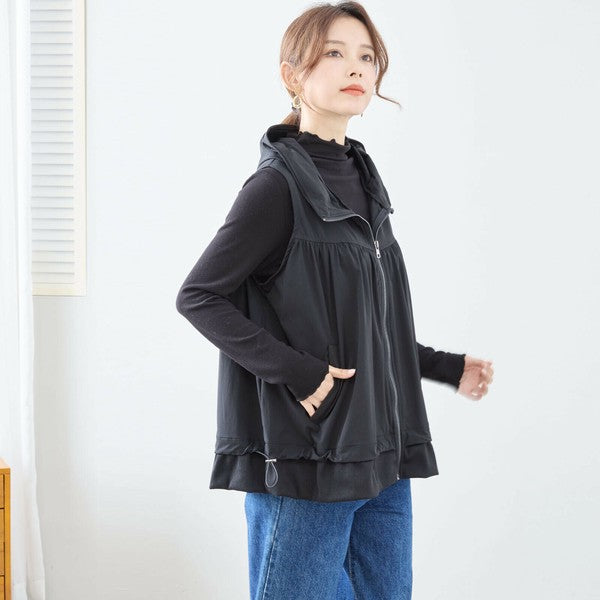 【L〜LL】ギャザーデザイン切替ベスト|異素材・フード付き・軽量ジレ・TRUBE(C03-178)
