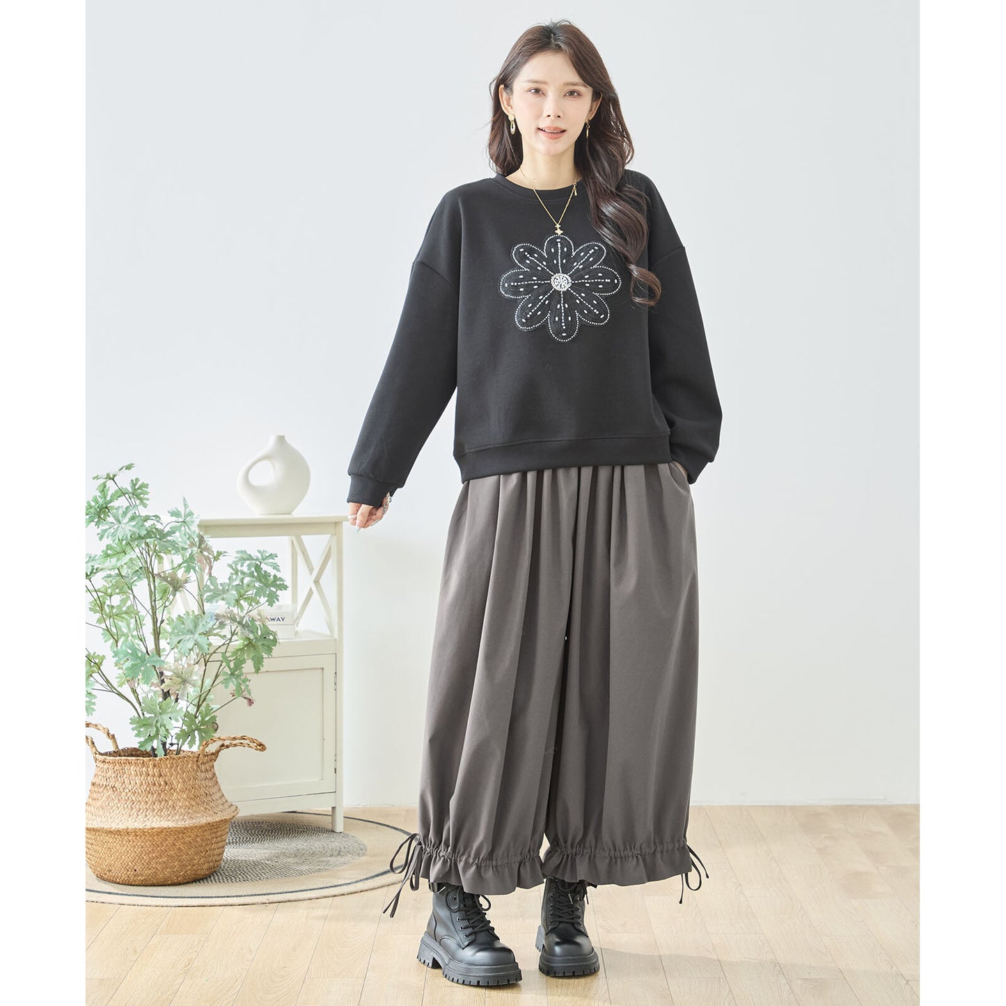 【L〜LL】フラワービジュ刺繍スウェットプルオーバー|華やかモチーフ×ゆったり体型カバー・TRUBE N12-884