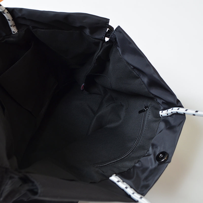 TRUBE ガールイラストトートバッグ N92-104|内側ファスナーポケットとオープンポケット付き・大容量ナイロントート・レディースデイリーバッグ