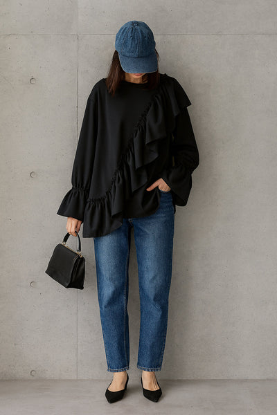 #秋冬の着回し vol.3 大胆な斜めラインのフリルが目を惹くアシンメトリーフリル プルオーバー