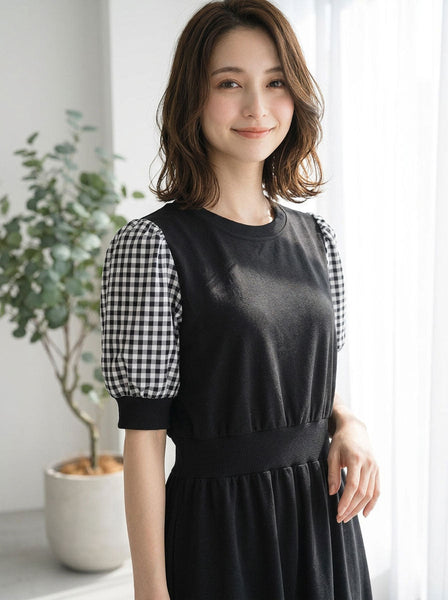 1枚で決まる大人の甘辛ミックス。袖ギンガムチェックのスウェットドッキングワンピース