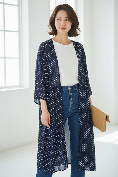 サッと羽織って衝撃の細見え。透け感で魅せる「ドット柄 シフォン ロングカーデ」