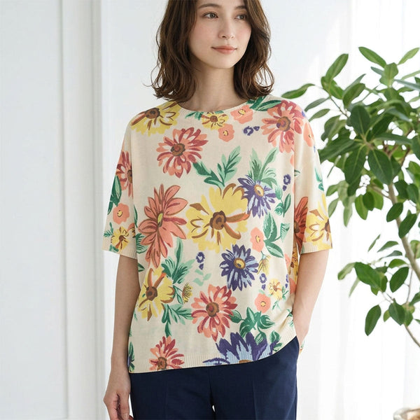 夏の主役。絵画のような「フラワープリント」で魅せる大人の上品サマーニット