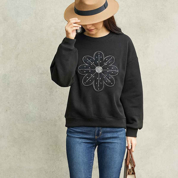 #秋の着回し vol.5 |体型カバーも華やぎも叶う！ロングシーズン使える「フラワービジュ刺繍スウェットプルオーバー」