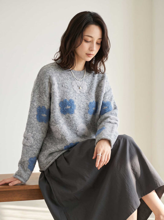 一瞬で垢抜ける。大人の遊び心を満たす「フラワー ジャガードニット」