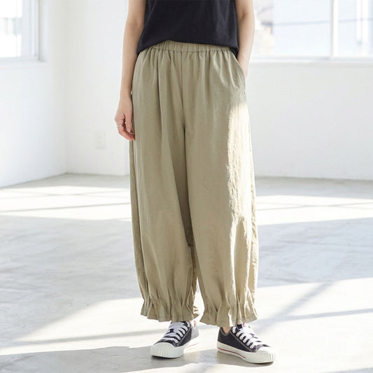 甘すぎない大人の可愛さ。裾フリルで魅せる「バルーンシルエット ワイドパンツ」