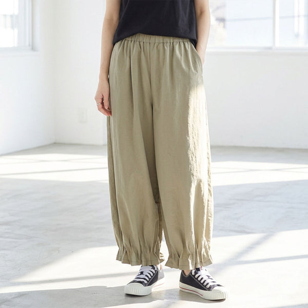 甘すぎない大人の可愛さ。裾フリルで魅せる「バルーンシルエット ワイドパンツ」