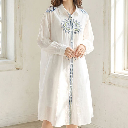 纏うだけで上品。繊細な刺繍が彩る大人の綿100%ロングドレスシャツ