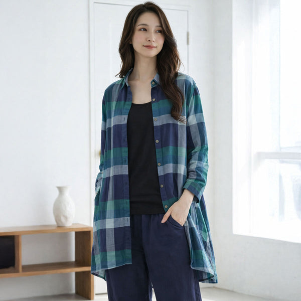 大人の日常に馴染むシックな配色。グリーン×ネイビーのチェック柄ロングシャツ