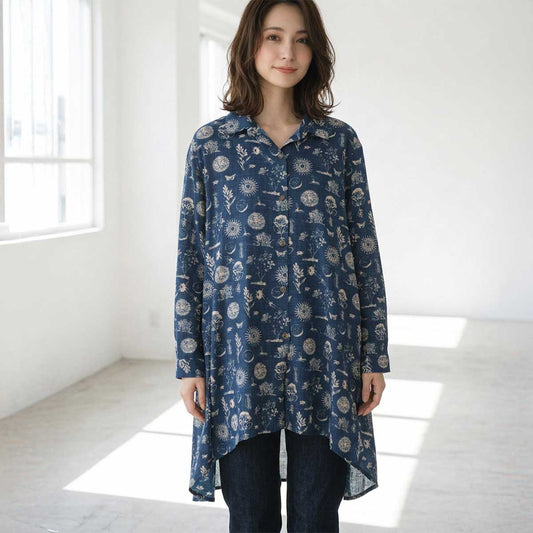 纏うだけで絵になる。綿100%の「ヴィンテージ風アートプリント ロングシャツ」