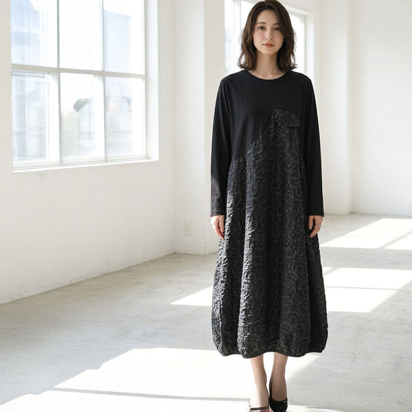 纏うだけでドラマチック。立体ジャガードが目を惹く「アシンメトリーバルーンワンピース」