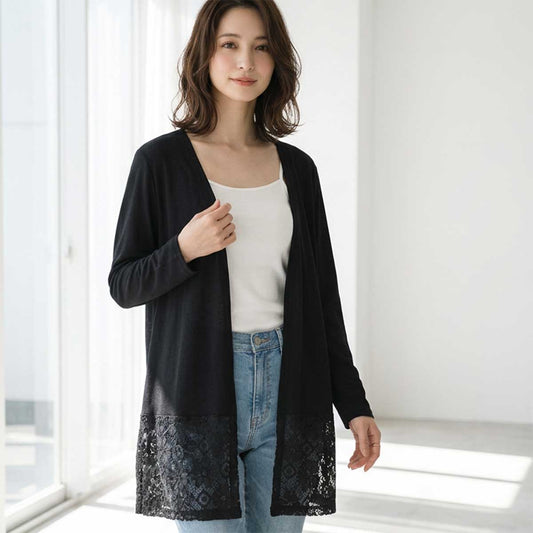 羽織るだけで大人の気品。繊細な透け感の「裾レース トッパーカーディガン」