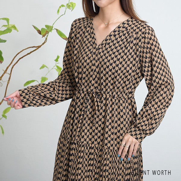 M】幾何柄ドロストワンピース Vネック ティアード 総柄 レトロ