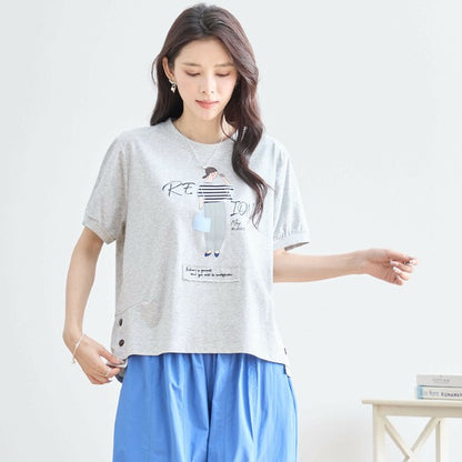 【M〜L】綿混・ガールグラフィックTシャツ｜サイドボタン・半袖・カジュアル・N12-655