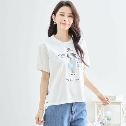 【M〜L】綿混・ガールグラフィックTシャツ｜サイドボタン・半袖・カジュアル・N12-655