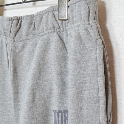 【ユニセックス】裏毛スウェットパンツ 綿100% 肉厚 洗い加工 リラックス ロゴ Sans Souci 34+