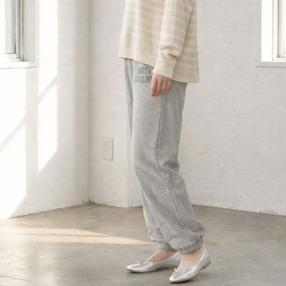 【ユニセックス】裏毛スウェットパンツ 綿100% 肉厚 洗い加工 リラックス ロゴ Sans Souci 34+