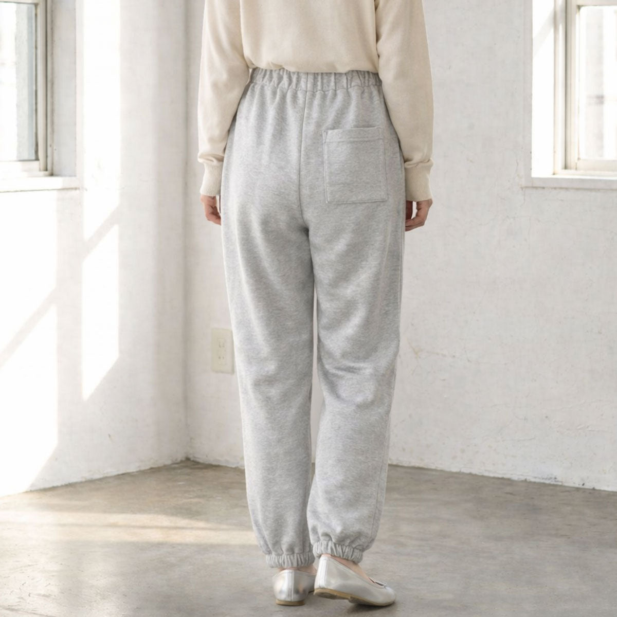 【ユニセックス】裏毛スウェットパンツ 綿100% 肉厚 洗い加工 リラックス ロゴ Sans Souci 34+