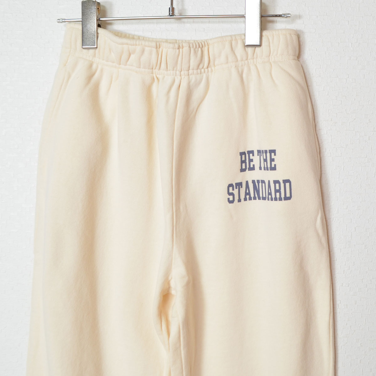 【ユニセックス】裏毛スウェットパンツ 綿100% 肉厚 洗い加工 リラックス ロゴ Sans Souci 34+