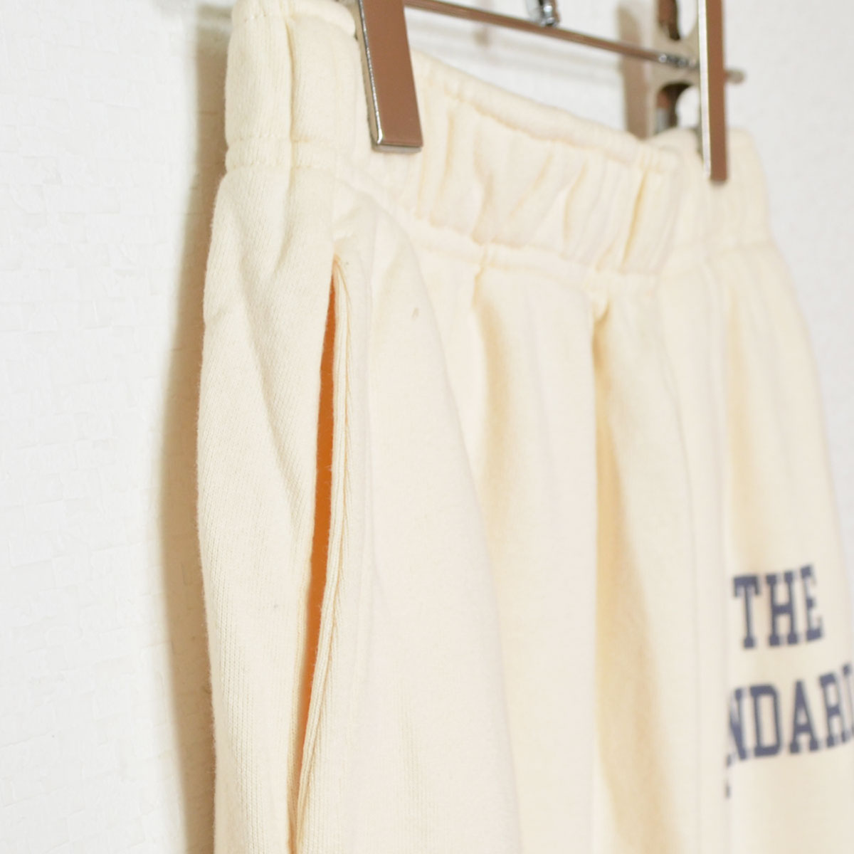 【ユニセックス】裏毛スウェットパンツ 綿100% 肉厚 洗い加工 リラックス ロゴ Sans Souci 34+