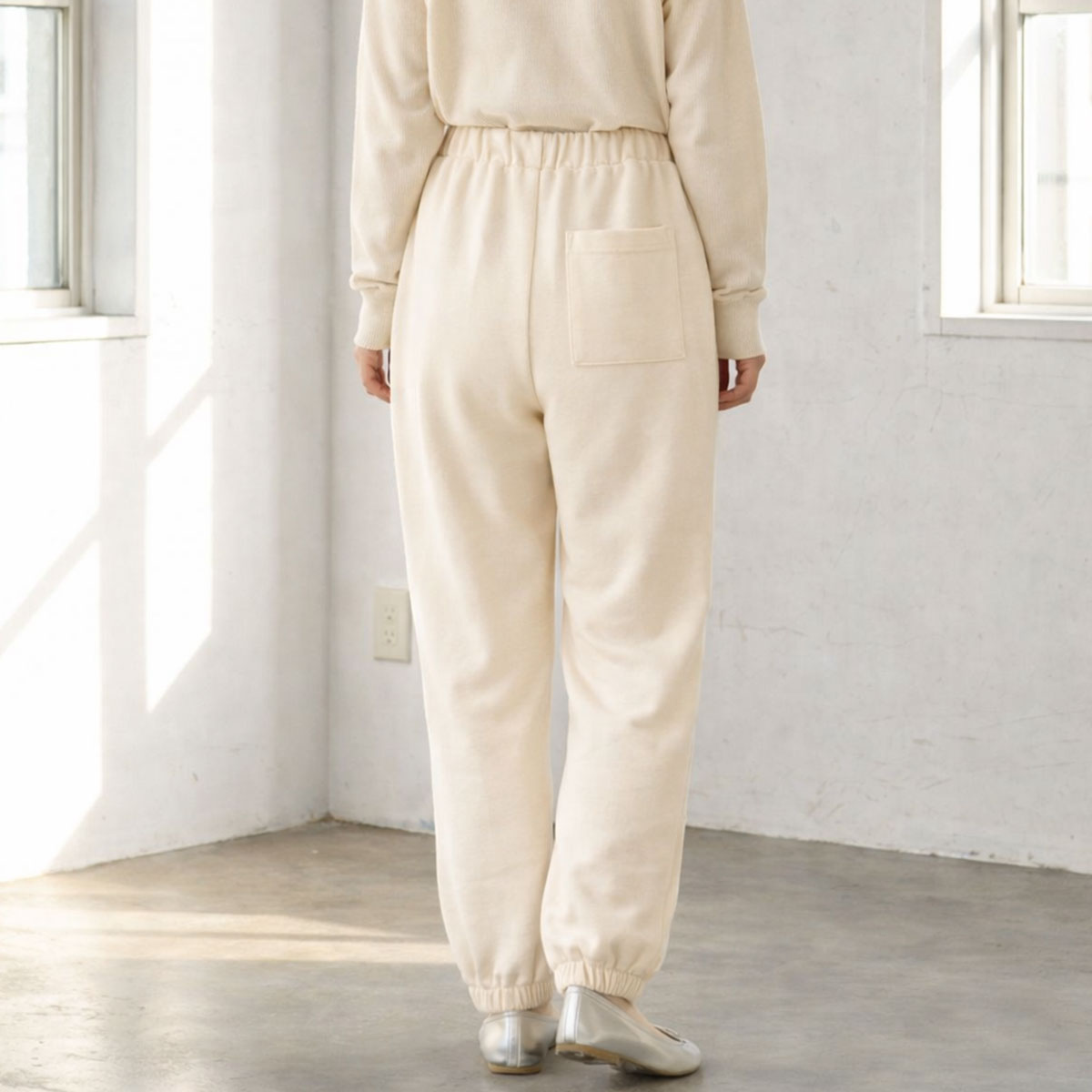 【ユニセックス】裏毛スウェットパンツ 綿100% 肉厚 洗い加工 リラックス ロゴ Sans Souci 34+