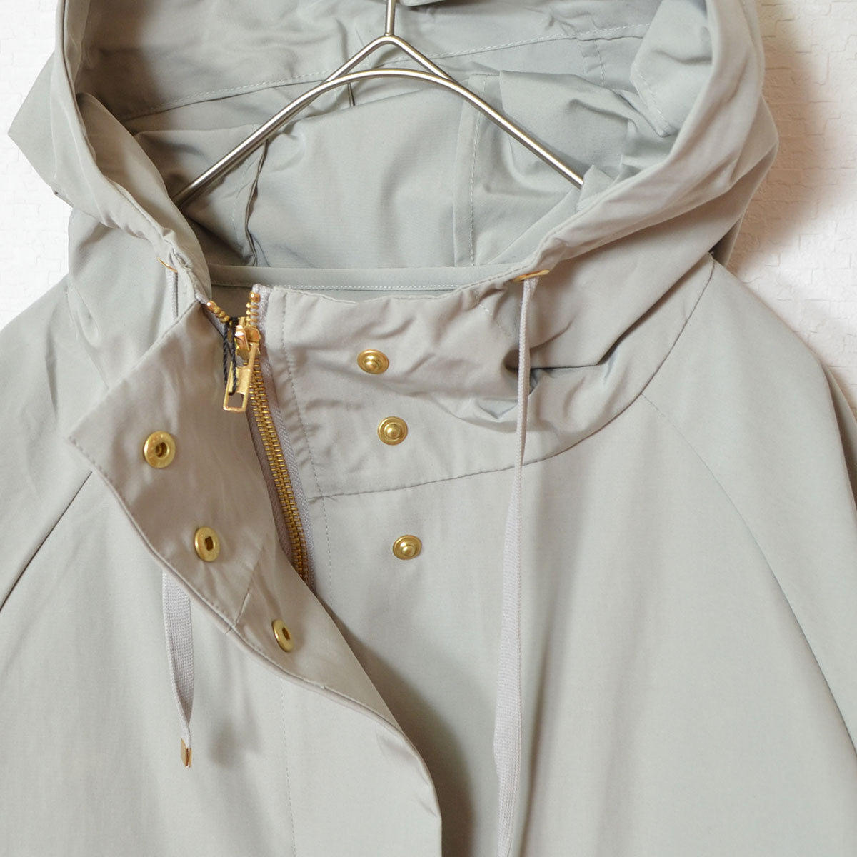 【フリー】撥水加工マウンテンパーカー 金具ゴールド フード付き 春アウター 羽織り Sans Souci 34+