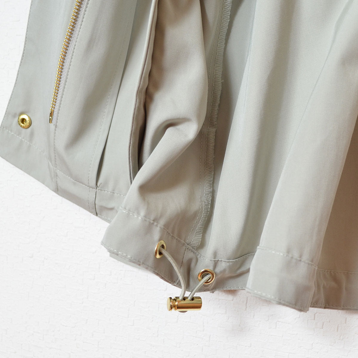 【フリー】撥水加工マウンテンパーカー 金具ゴールド フード付き 春アウター 羽織り Sans Souci 34+