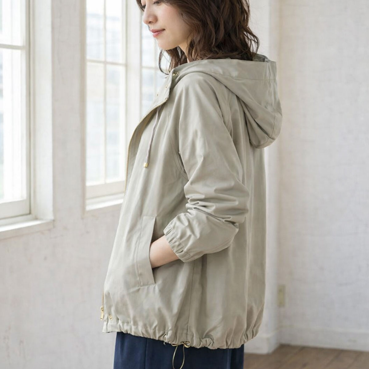 【フリー】撥水加工マウンテンパーカー 金具ゴールド フード付き 春アウター 羽織り Sans Souci 34+