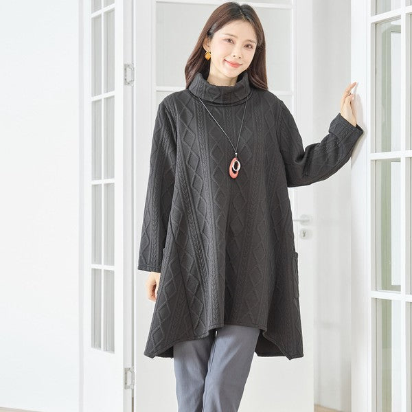 【L〜LL】立体ジャガードタートルネックAラインチュニック｜ゆったり体型カバー・大人上品・TRUBE・N83-238