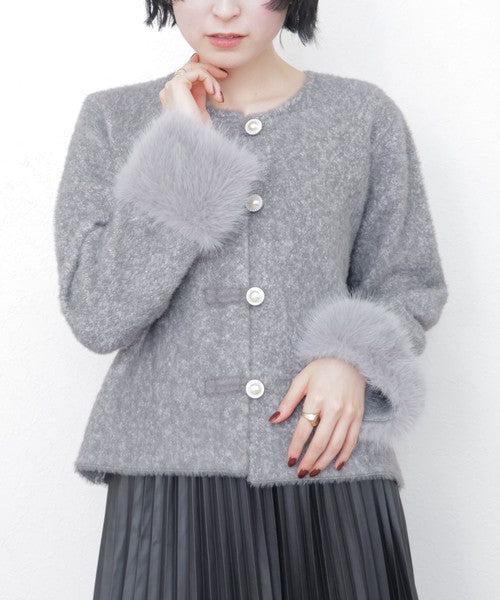 パールボタン付きファーカフスニットカーディガン 正面アップ」