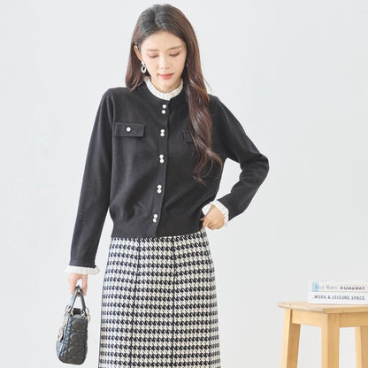 【M〜L】フリルネックパール釦ニットカーディガン｜amie studio