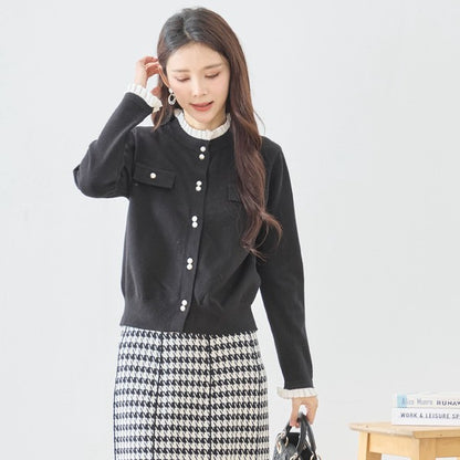 【M〜L】フリルネックパール釦ニットカーディガン｜amie studio